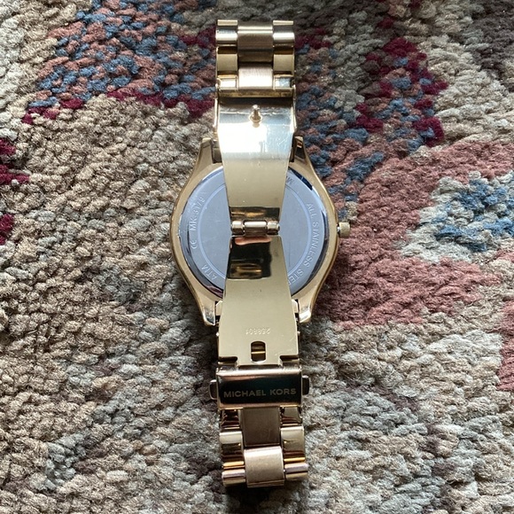 Michael Kors MK 3179 Slim Runway Goldtone SS Oversized Unisex Analog Wristwatch. - Picture 5 of 16